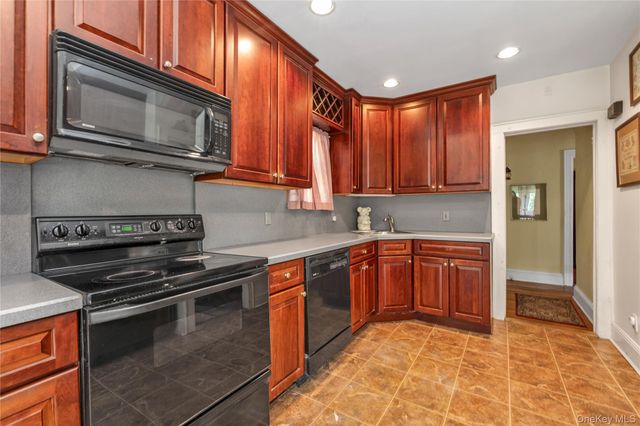 70 Lyon Place, Lynbrook, NY 11563