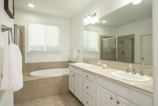 3541 Bloomfield Lane, Clovis, CA 93619