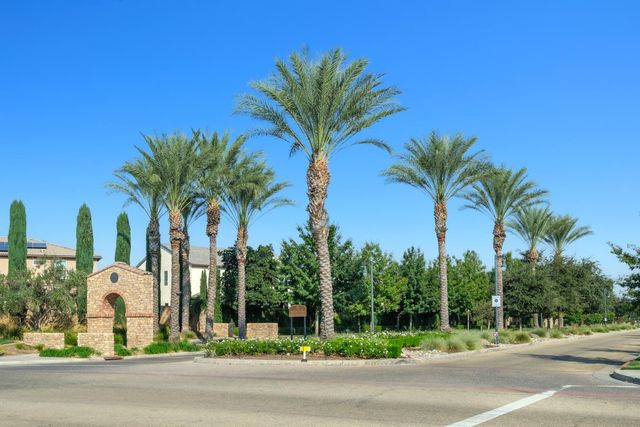 3541 Bloomfield Lane, Clovis, CA 93619