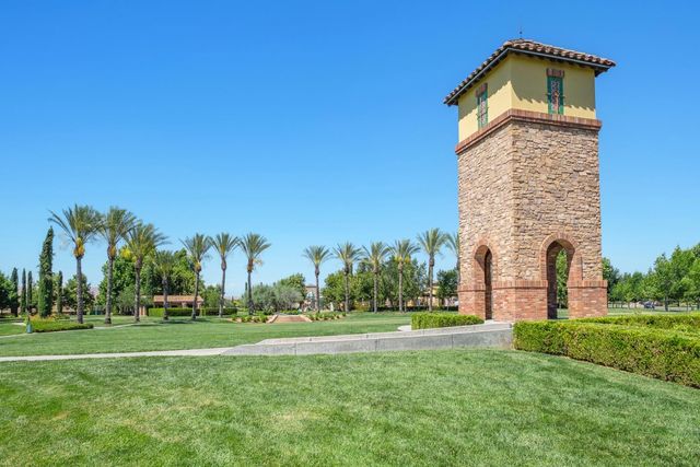 3541 Bloomfield Lane, Clovis, CA 93619