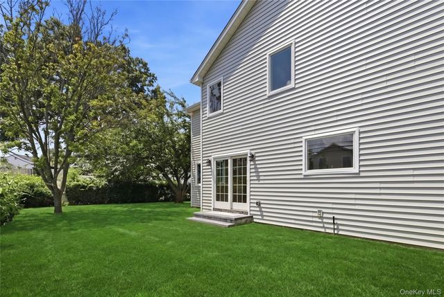 38 Surrey Road, New Hyde Park, NY 11040