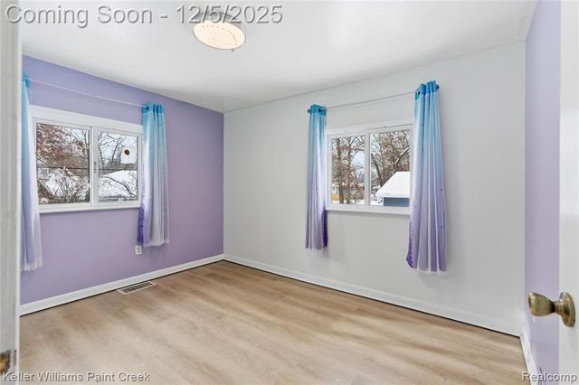 915 Dollar Bay Drive, Lake Orion, MI 48362