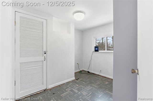 915 Dollar Bay Drive, Lake Orion, MI 48362