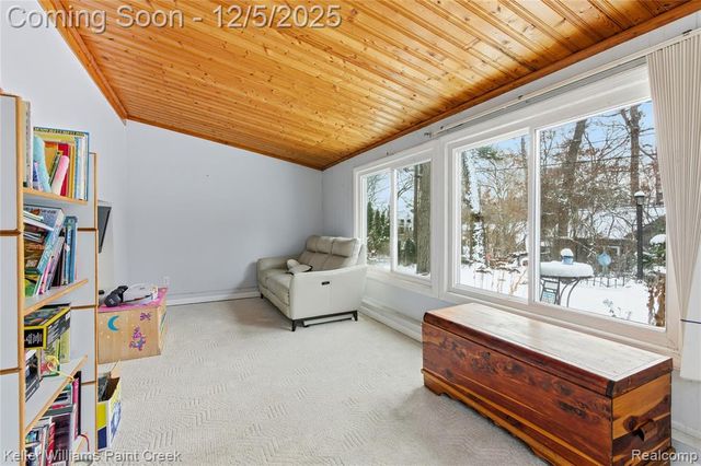 915 Dollar Bay Drive, Lake Orion, MI 48362