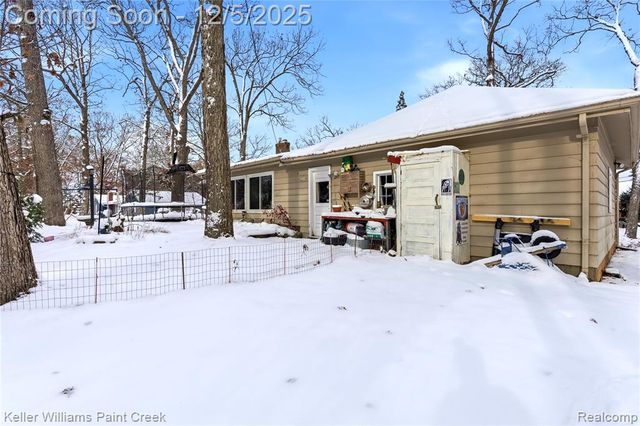 915 Dollar Bay Drive, Lake Orion, MI 48362