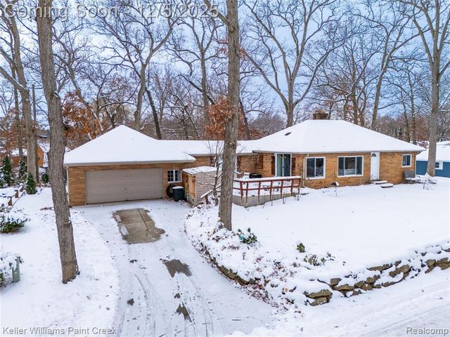915 Dollar Bay Drive, Lake Orion, MI 48362