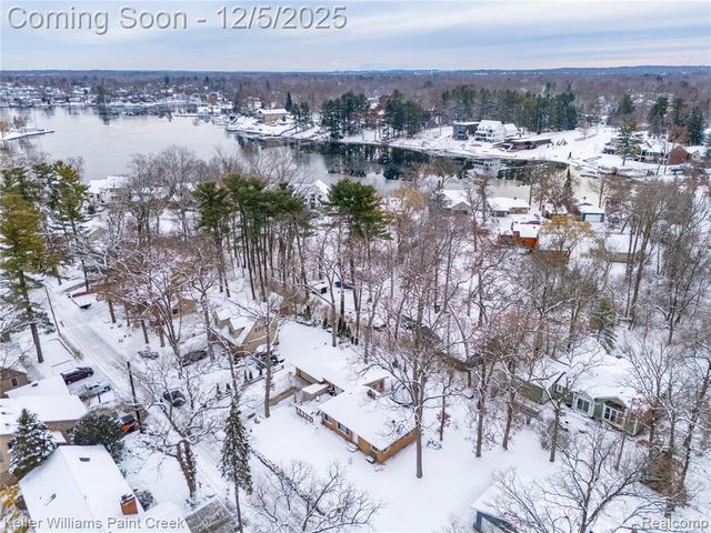 915 Dollar Bay Drive, Lake Orion, MI 48362