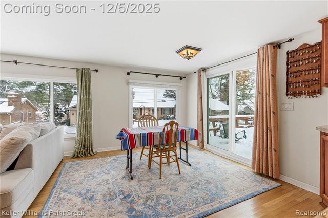 915 Dollar Bay Drive, Lake Orion, MI 48362