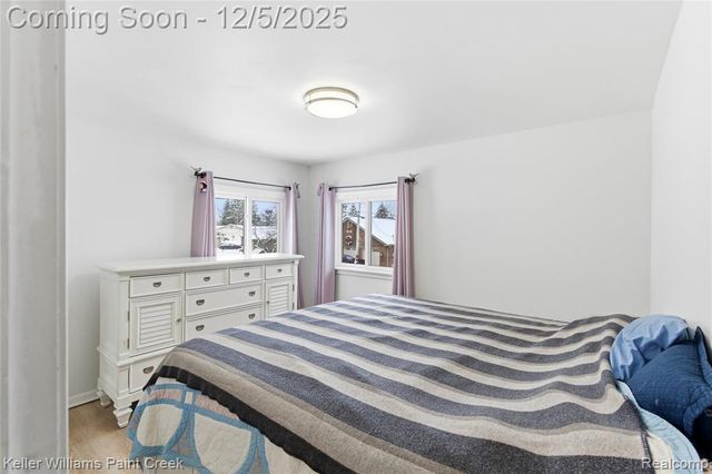 915 Dollar Bay Drive, Lake Orion, MI 48362