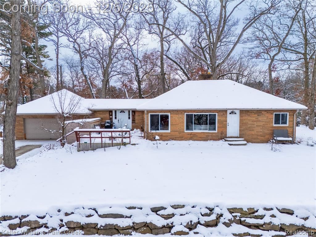 915 Dollar Bay Drive, Lake Orion, MI 48362