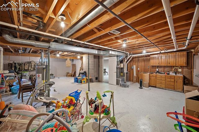 650 E Woodleaf Drive, Pueblo, CO 81007