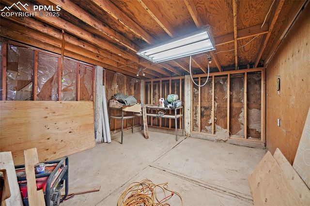 650 E Woodleaf Drive, Pueblo, CO 81007