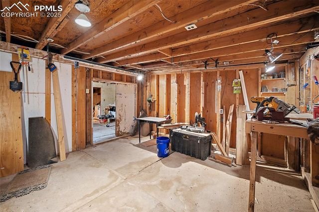 650 E Woodleaf Drive, Pueblo, CO 81007