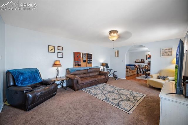 650 E Woodleaf Drive, Pueblo, CO 81007