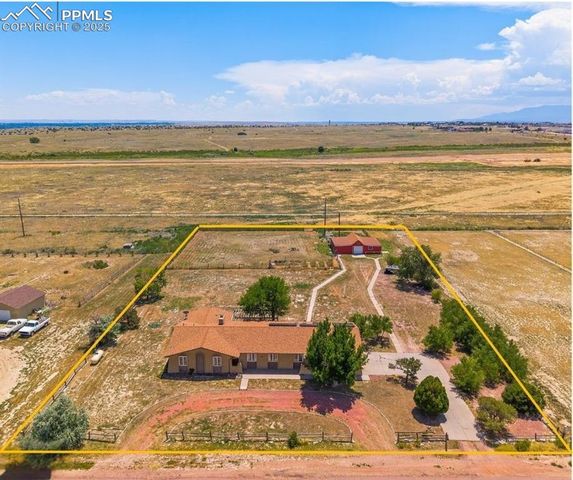 650 E Woodleaf Drive, Pueblo, CO 81007