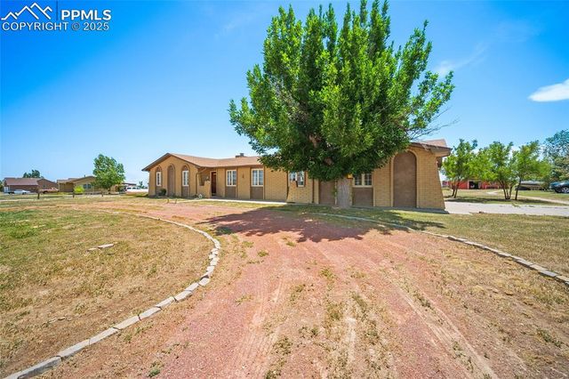 650 E Woodleaf Drive, Pueblo, CO 81007