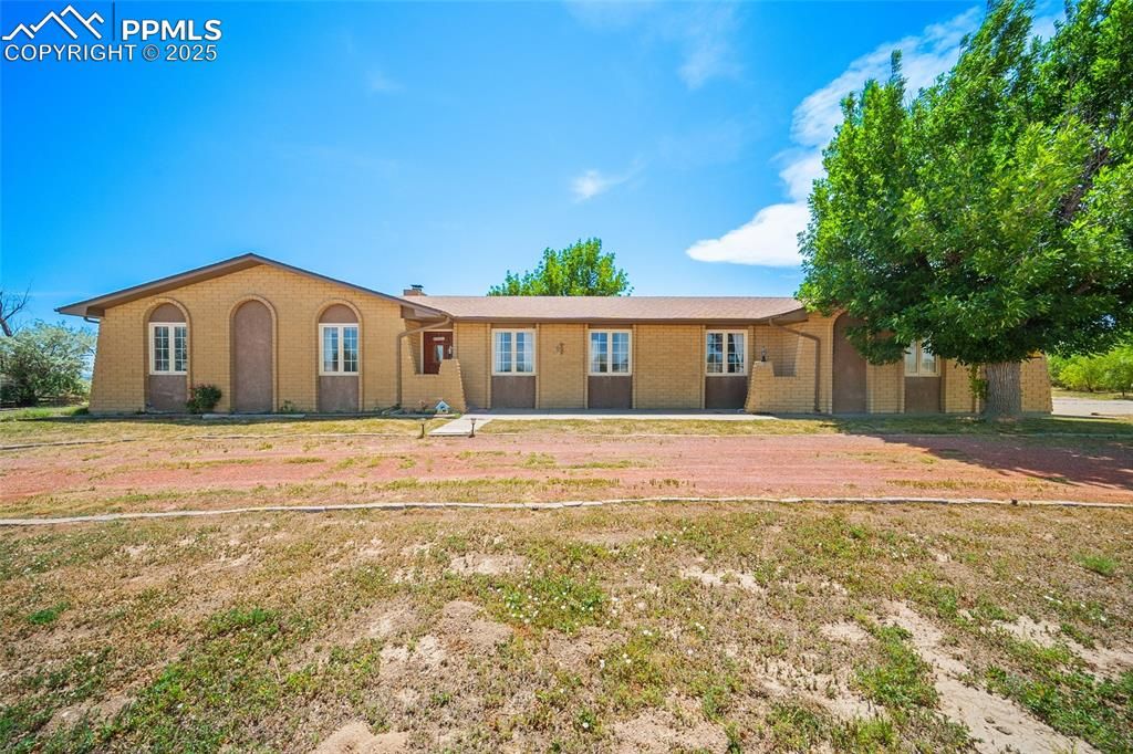 650 E Woodleaf Drive, Pueblo, CO 81007