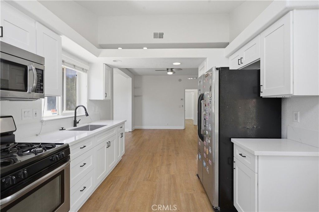 Image 10 of property listing at 18645 Grand, Lake Elsinore, CA 92530