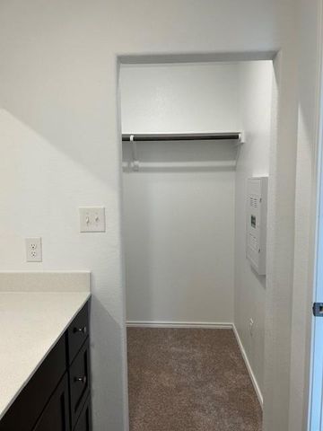 35 Trinity CIR, Lockhart, TX 78644
