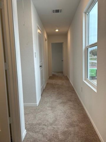 35 Trinity CIR, Lockhart, TX 78644