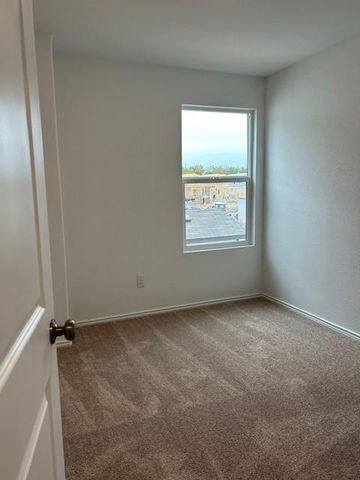 35 Trinity CIR, Lockhart, TX 78644