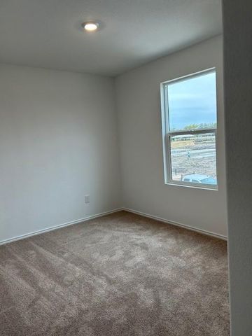 35 Trinity CIR, Lockhart, TX 78644
