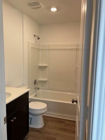 35 Trinity CIR, Lockhart, TX 78644