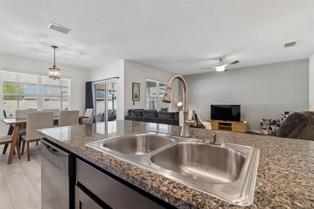 11913 LEDBURY COMMONS DRIVE, Gibsonton, FL 33534