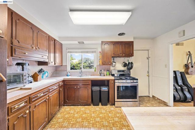 357 Perkins Dr, San Lorenzo, CA 94541
