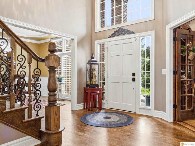 16432 Leavenworth Circle, Omaha, NE 68118