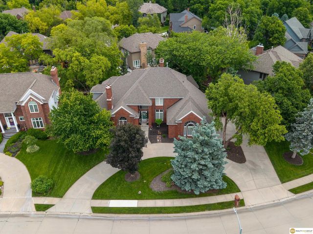 16432 Leavenworth Circle, Omaha, NE 68118