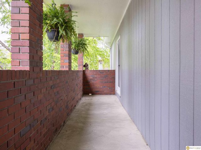 16432 Leavenworth Circle, Omaha, NE 68118