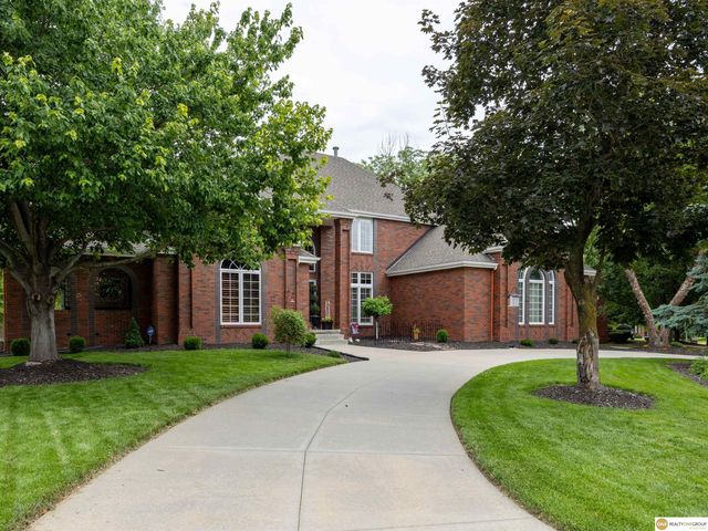 16432 Leavenworth Circle, Omaha, NE 68118