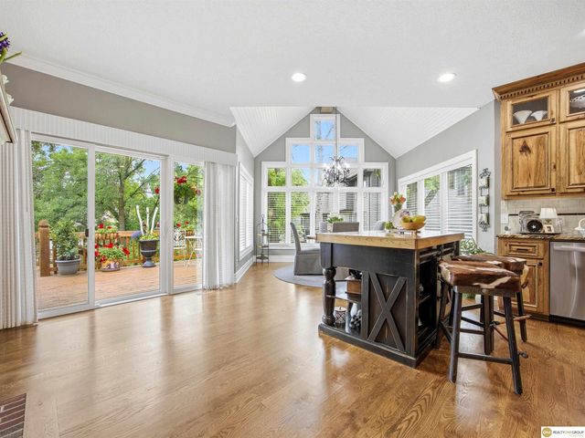 16432 Leavenworth Circle, Omaha, NE 68118