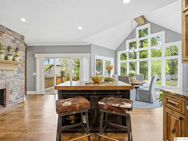 16432 Leavenworth Circle, Omaha, NE 68118