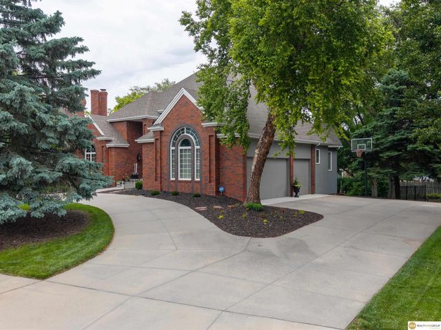 16432 Leavenworth Circle, Omaha, NE 68118