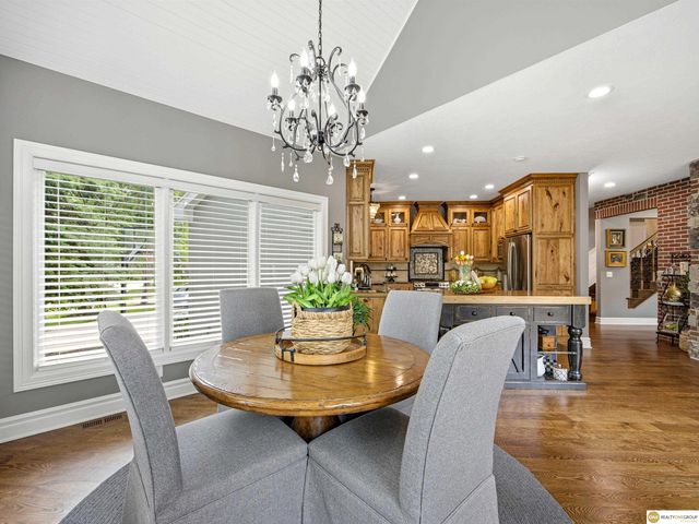 16432 Leavenworth Circle, Omaha, NE 68118