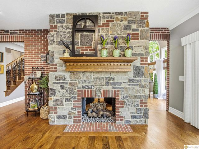 16432 Leavenworth Circle, Omaha, NE 68118