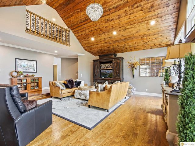 16432 Leavenworth Circle, Omaha, NE 68118