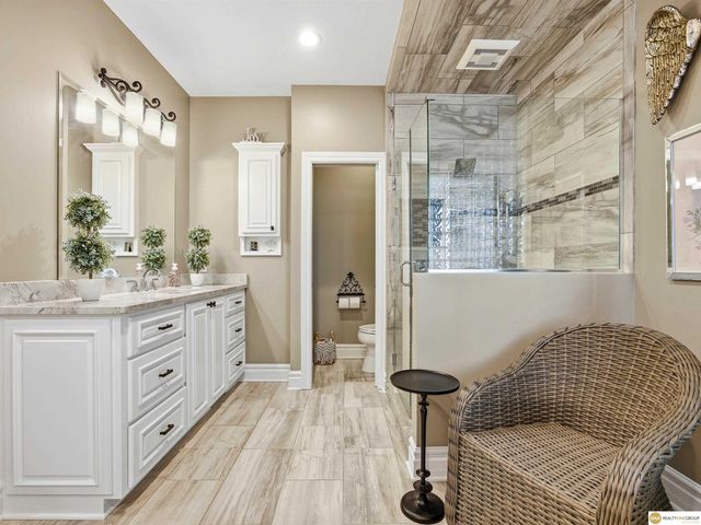 16432 Leavenworth Circle, Omaha, NE 68118