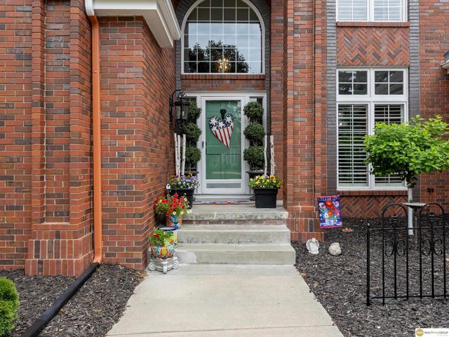 16432 Leavenworth Circle, Omaha, NE 68118
