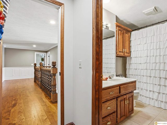 16432 Leavenworth Circle, Omaha, NE 68118