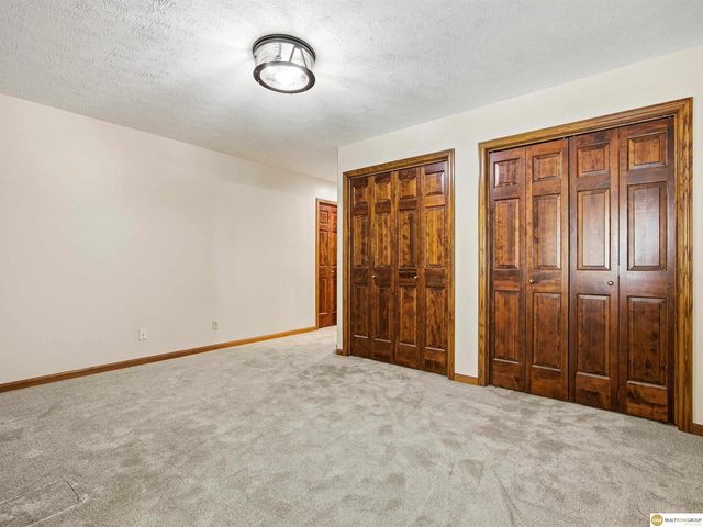 16432 Leavenworth Circle, Omaha, NE 68118