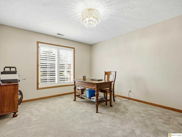 16432 Leavenworth Circle, Omaha, NE 68118