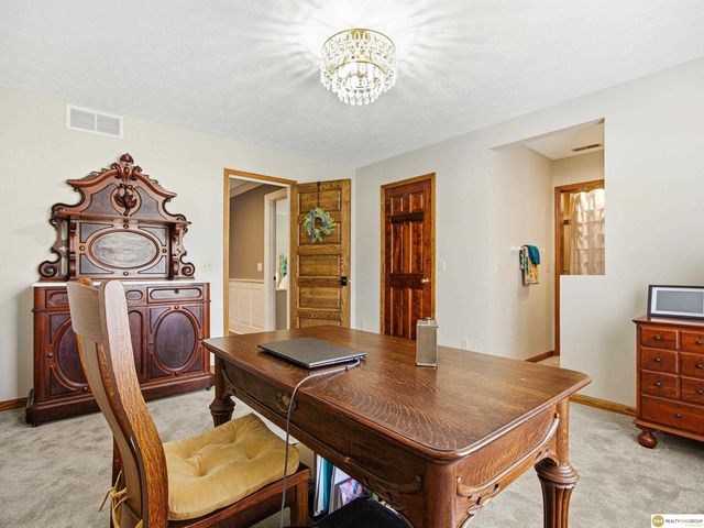 16432 Leavenworth Circle, Omaha, NE 68118