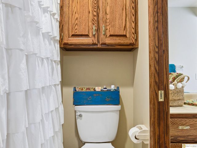 16432 Leavenworth Circle, Omaha, NE 68118