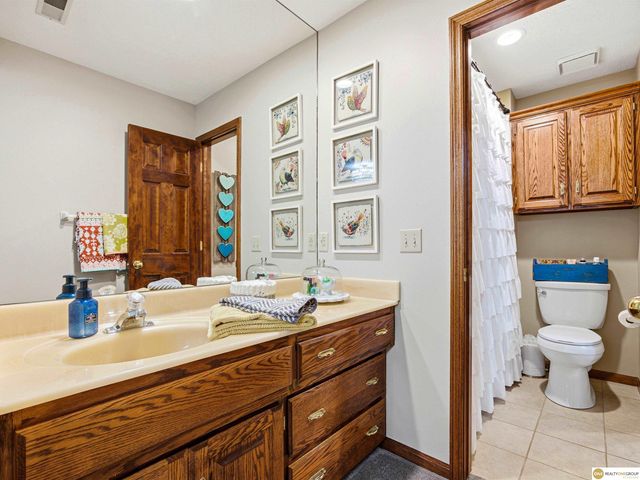 16432 Leavenworth Circle, Omaha, NE 68118