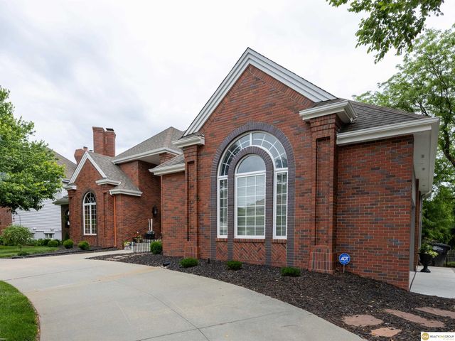 16432 Leavenworth Circle, Omaha, NE 68118
