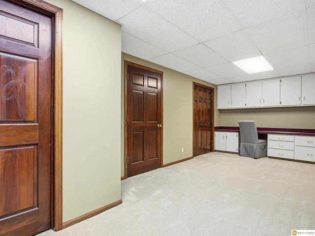 16432 Leavenworth Circle, Omaha, NE 68118
