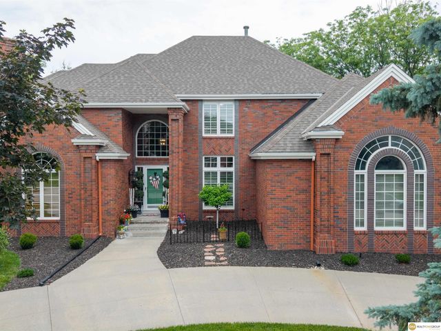 16432 Leavenworth Circle, Omaha, NE 68118
